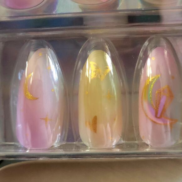 New Claire’s Vegan Glue-On Nails, Long Stiletto 24pc Celestial Moon & Sun Design - Picture 4 of 5